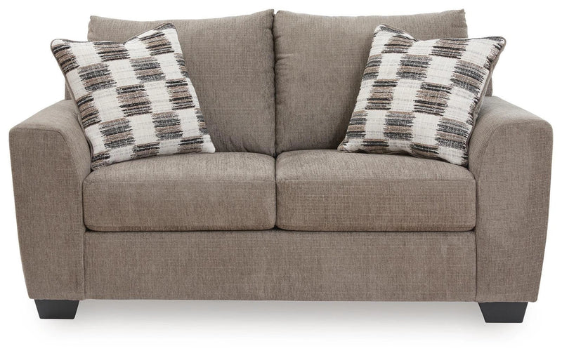Loreo Loveseat