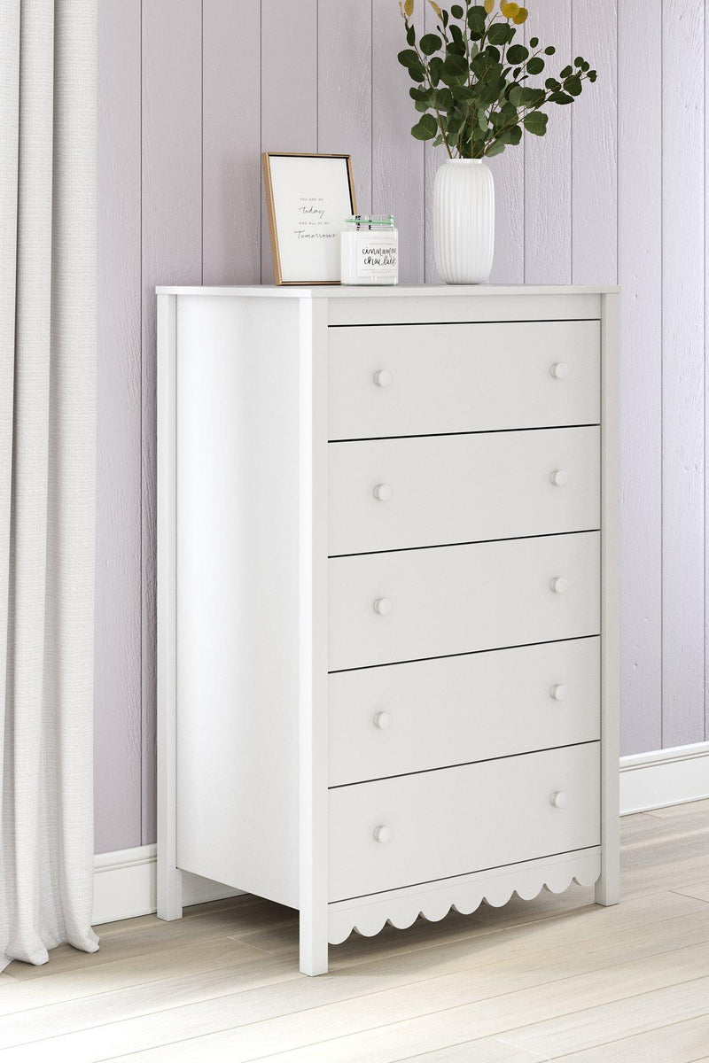 Hallityn Chest of Drawers - Theo's Factory Direct Mattress & Furniture (Columbus, OH)
