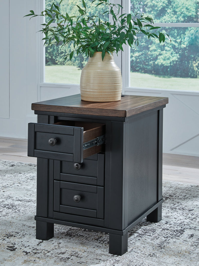 Wildenauer Chairside End Table - Theo's Factory Direct Mattress & Furniture (Columbus, OH)